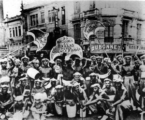 Grupo carnavalesco Moradores de Bagdá fazendo grande sucesso no Carnaval da Bahia.