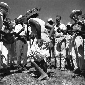 Samba de roda “A festa chega ao seu auge e por toda a parte é o samba de roda sapateado ao ritmo endiabrado das batucadas e das palmas.” (Retratos da Bahia. Pierre Verger)